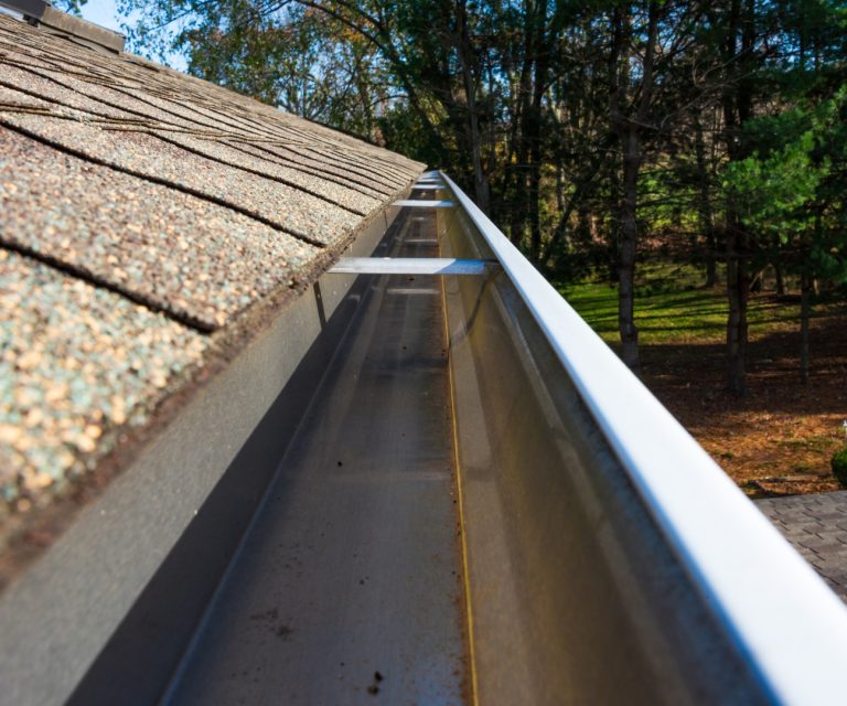 gutter cleaning in Racine gutter cleaning in Racine, Racine gutter maintenance, gutter cleaning Southeast WI
